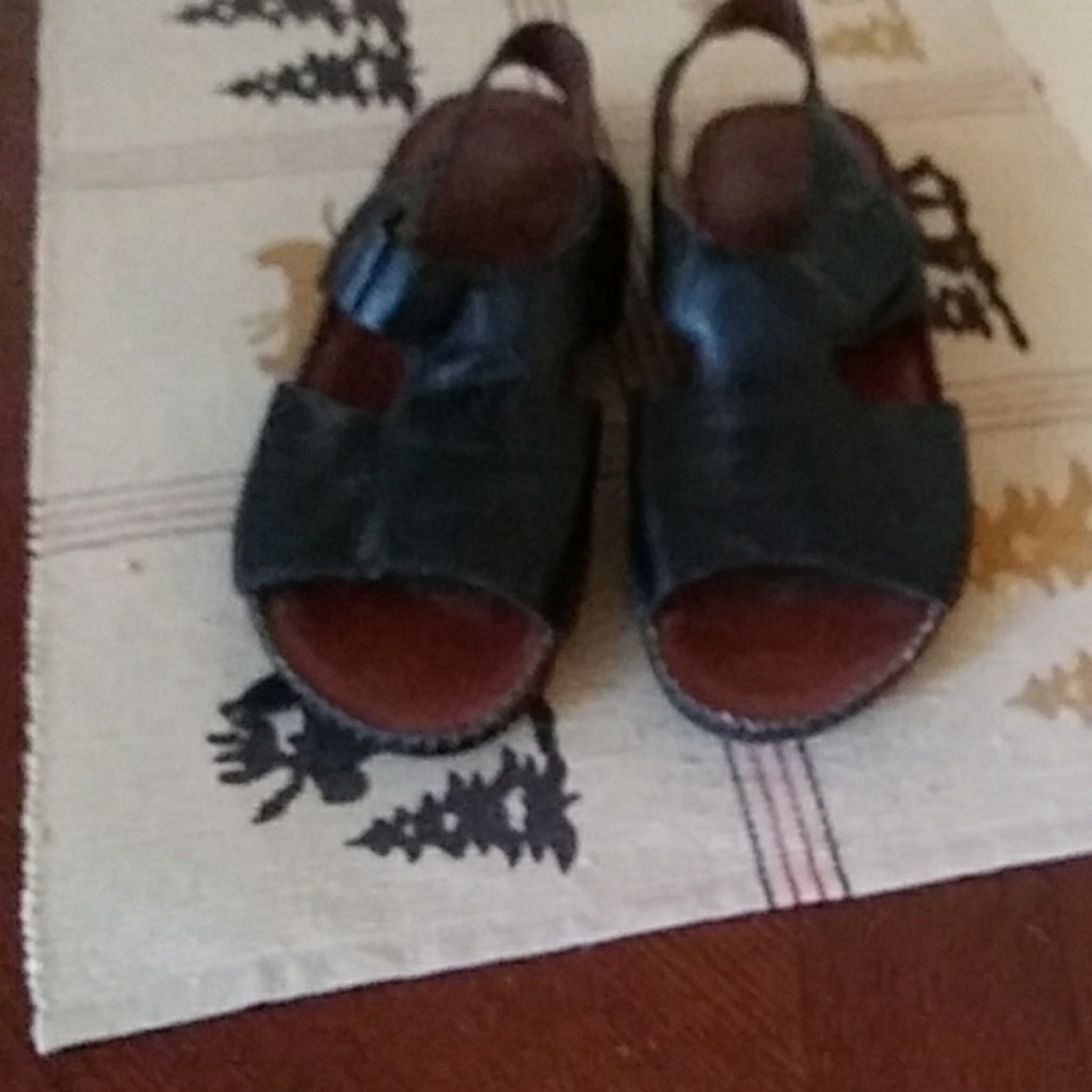 Naturalizer black sandals